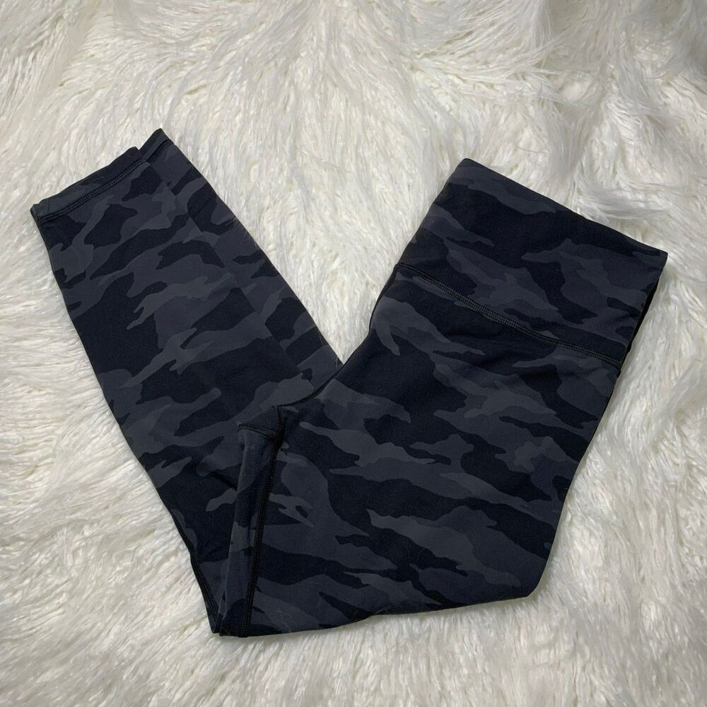 Athleta Black Camo Camoflauge Capri Cropped Leggings Size Large